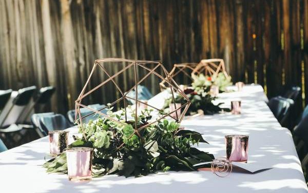Comment décorer un centre de table de mariage au thème champêtre ?