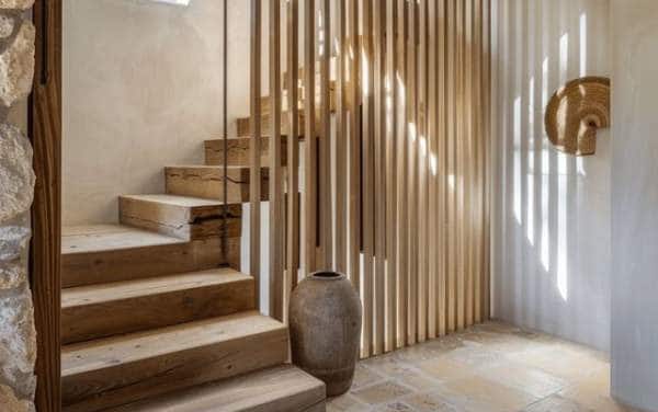Comment rendre un escalier en bois silencieux grâce au WD-40 et à des astuces de bricoleur averti