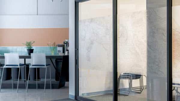 Les verrières intérieures : astuce déco pour délimiter sans cloisonner