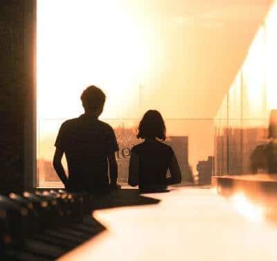 Store banne motorisé ou manuel : comparatif 2026 des meilleurs choix pour votre façade