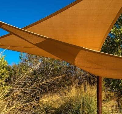 Parasol ou voile d’ombrage : que choisir ?